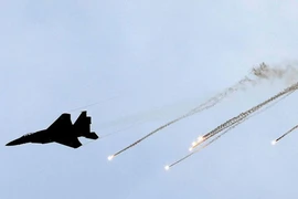 Mỹ-Israel phối hợp không kích dữ dội Syria