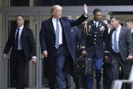 Ông Trump không giao vali hạt nhân cho ông Biden