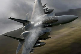 Mỹ mua thêm 'đại bàng thép' F-15EX, liệu có thể cùng F-35 chống S-400 của Nga?