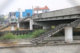 Đẩy nhanh tốc độ thi công cầu Tân Kỳ Tân Quý sau 4 năm 'đứng hình'