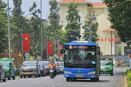 Người dân bất ngờ, thích thú khi đi xe buýt mới tại TP.HCM