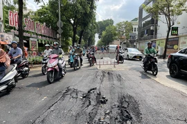 Khắc phục sụt lún trên đường Võ Thị Sáu, TP.HCM trong đêm nay