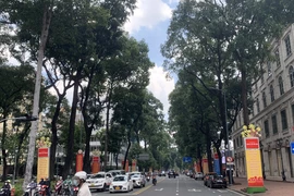 Dời trụ quảng cáo, hạ tầng kỹ thuật thông vỉa hè cho người đi bộ