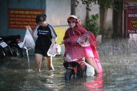 TP.HCM liên tục có mưa lớn, nhiều tuyến đường ngập úng