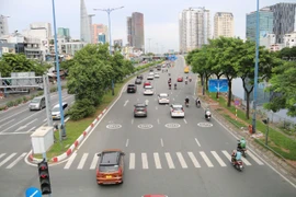 Hoàn thành xóa dải phân cách, mở rộng 8 km đường Võ Văn Kiệt ở TP.HCM
