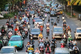 Sáng mùng 6 Tết, đường phố TP.HCM lại... đông nghẹt 