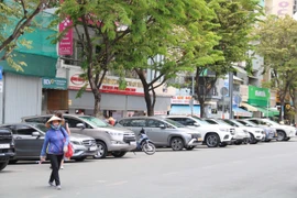 Sẽ có giải pháp 'vực dậy' thu phí đỗ xe ô tô dưới lòng đường ở TP.HCM