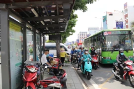 170 bảng thông tin tại nhà chờ xe buýt ở TP.HCM bị hư hỏng