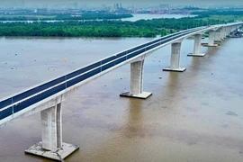 7 giờ ngày 20-8, các phương tiện lưu thông qua cầu Nhơn Trạch chú ý