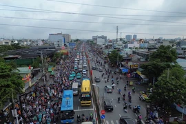 Yêu cầu xử lý ùn tắc trên Quốc lộ 13 và đường Mỹ Phước - Tân Vạn
