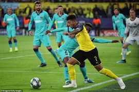 Barca hòa chật vật Dortmund, Inter ‘toát mồ hôi’ có 1 điểm