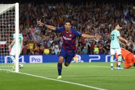 Suarez lập cú đúp, Barcelona ngược dòng hạ Inter tại Nou Camp