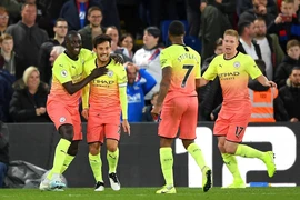 Đá 3 hậu vệ, Man. City thắng dễ Crystal Palace trong hiệp 1