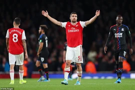 VAR từ chối bàn thắng, Arsenal hụt hơi đua tốp 4