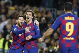 Messi rực sáng, Barcelona chiếm ngôi đầu, bảng H khó lường