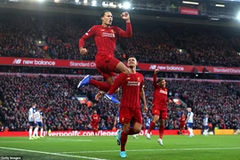 Thủ môn nhận thẻ đỏ, Liverpool suýt mất điểm trước Brighton