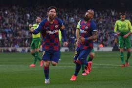 Messi lập poker, Barcelona “huỷ diệt” Eibar chiếm ngôi đầu