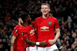 M.U bùng nổ trên sân nhà, Arsenal bị loại khỏi Europa League