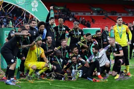 Hạ Aston Villa, Man. City lập hat trick vô địch League Cup