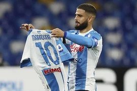 Napoli ‘hủy diệt’ AS Roma trong trận đấu tưởng nhớ Maradona 