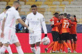 Real tiếp tục thua, Atletico Madrid đánh rơi chiến thắng