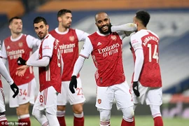 Arsenal thắng trận thứ ba liên tiếp, Tottenham vào Top 3