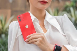 iPhone 12 giảm giá 4,5 triệu đồng, nhân đôi bảo hành 2 năm