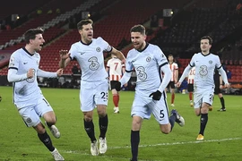 Chelsea gây áp lực lên Liverpool