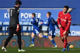 Thua ngược Leicester City, Liverpool khó giữ Top 4