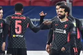 Hàng công tỏa sáng giúp Liverpool giải hạn
