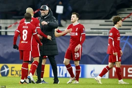 Liverpool đi tiếp, siêu phẩm của Messi không cứu nổi Barcelona