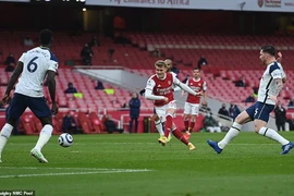 Kane bị từ chối bàn thắng, Tottenham trắng tay tại Emirates