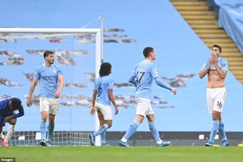 Thua Chelsea, Man. City chưa thể vô địch sớm