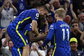 Lukaku lập cú đúp, Chelsea đánh bại Aston Villa để áp sát ngôi đầu bảng