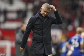 Solskjaer giải thích lí do Ronaldo dự bị, Bruno cảnh báo MU