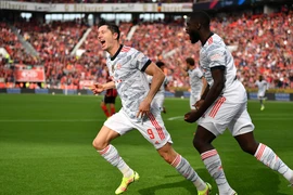 Ghi 5 bàn trong hiệp một, Bayern Munich ‘hủy diệt’ Leverkusen