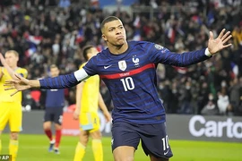 Pháp giành vé dự World Cup, Benzema lọt Top 5 chân sút hàng đầu