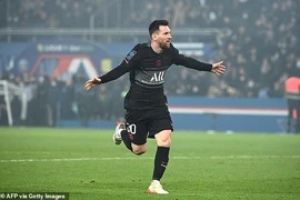 Messi đã có bàn thắng đầu tiên ở Ligue 1