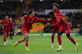 Liverpool và Man. City cùng thắng để vượt mặt Chelsea