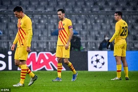 Barca bị loại ngay từ vòng bảng, chủ tịch Laporta và HLV Xavi nói gì? 