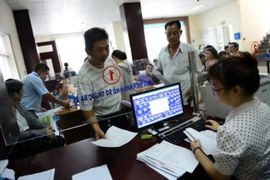 Nộp lệ phí trước bạ ô tô, xe máy qua ngân hàng điện tử