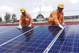 Bộ Công Thương đề xuất giá điện mặt trời áp mái 8,38 cent/kWh