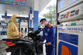 Giá dầu thế giới liên tiếp hạ nhiệt