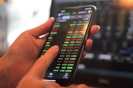 VN-Index rung lắc, đóng cửa vẫn tăng hơn 2 điểm
