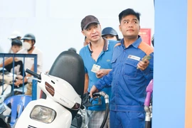 Giá xăng giảm xuống mức 20.000 đồng/lít