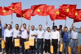 Chủ tịch nước Võ Văn Thưởng thăm và làm việc tại huyện đảo Cô Tô, Quảng Ninh