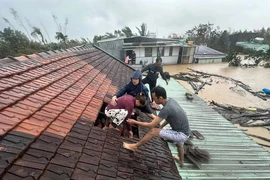Thủ tướng: Tuyệt đối không để người dân bị cô lập, kêu cứu trên nóc nhà mà không được cứu