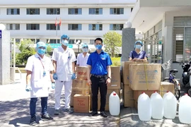 Các cầu thủ tuyển Việt Nam ủng hộ 300 triệu đồng cho Đà Nẵng