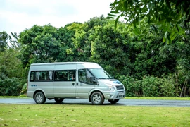 Ford Transit giảm 30 triệu, tặng gói gia hạn bảo hành