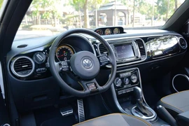 Mua Volkswagen Beetle Dune, tặng tiệc tối 5 sao thời thượng